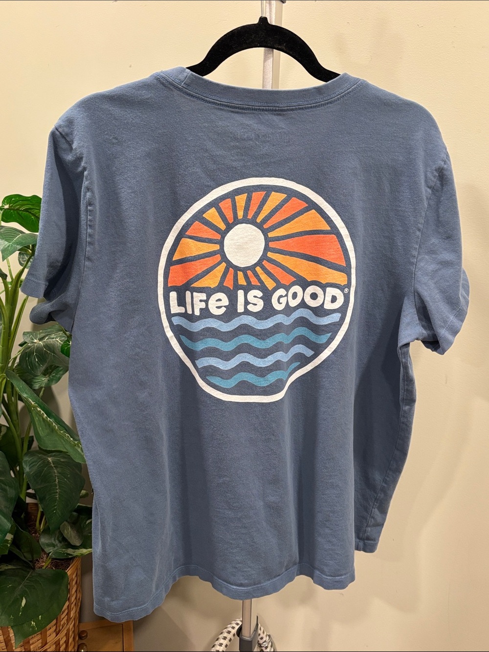 Life Is Good Short-Sleeve Cropped Tee in Dusty Blue with Sun over Waves Graphic - Picture 3 of 7